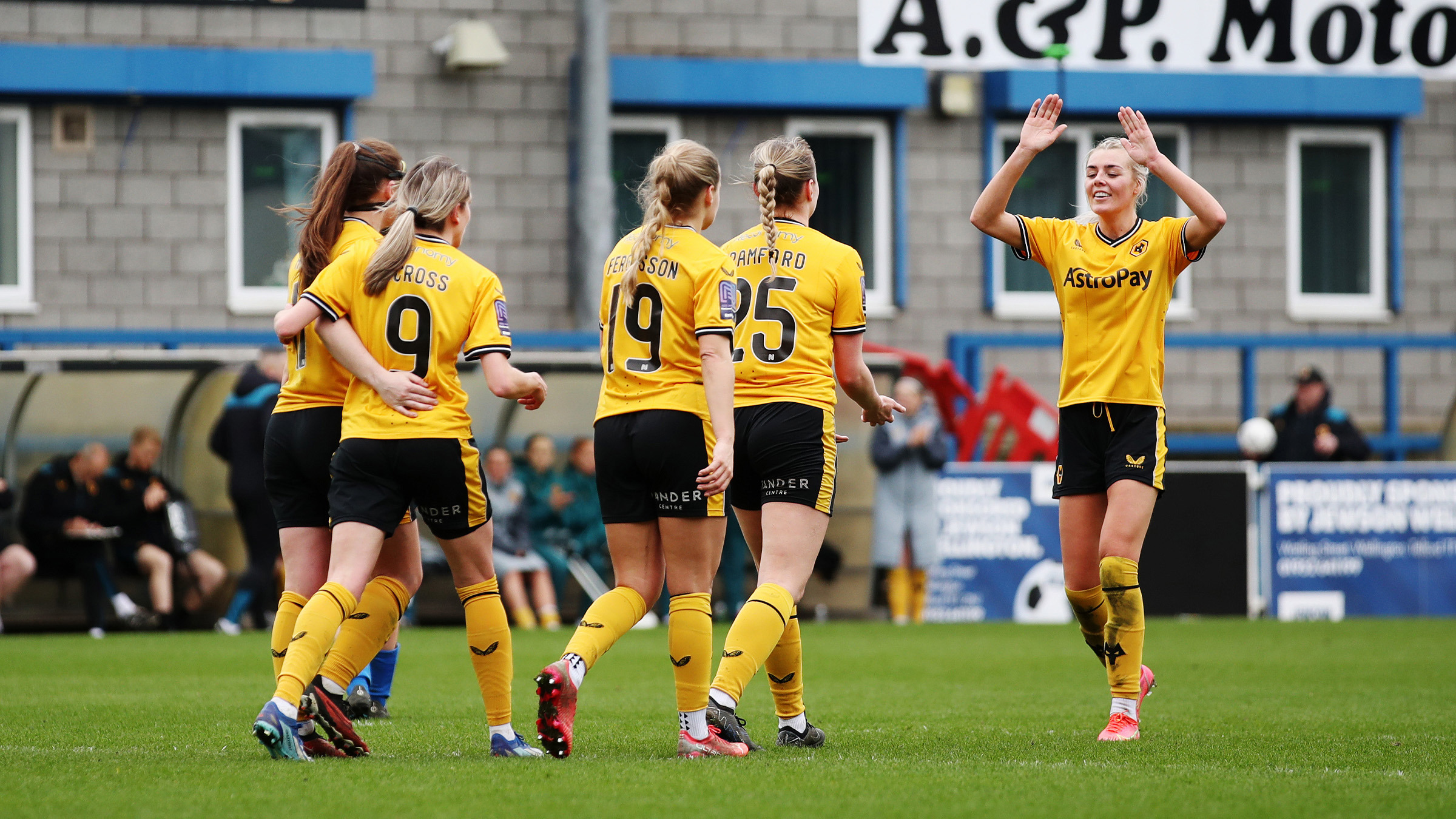 Women's report | Wolves 5-1 Halifax | Women's First-Team | News ...